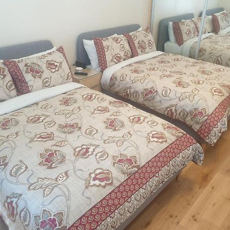 London Luxury Apartments 5 Min Walk From Ilford Station, With Free Parking Free Wifi ภายนอก รูปภาพ