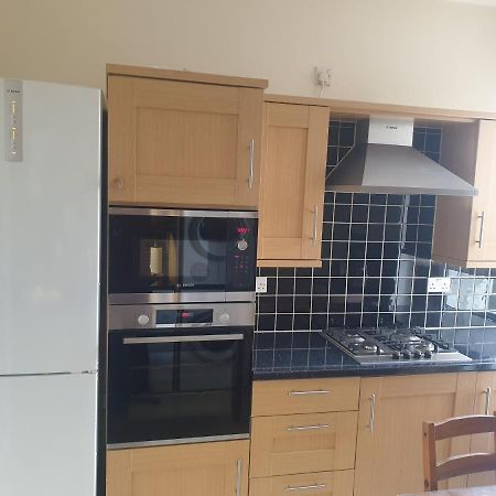London Luxury Apartments 5 Min Walk From Ilford Station, With Free Parking Free Wifi ภายนอก รูปภาพ