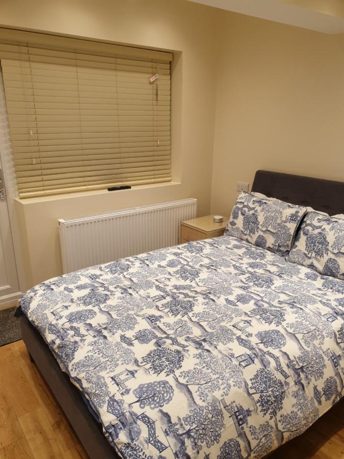 London Luxury Apartments 5 Min Walk From Ilford Station, With Free Parking Free Wifi ภายนอก รูปภาพ