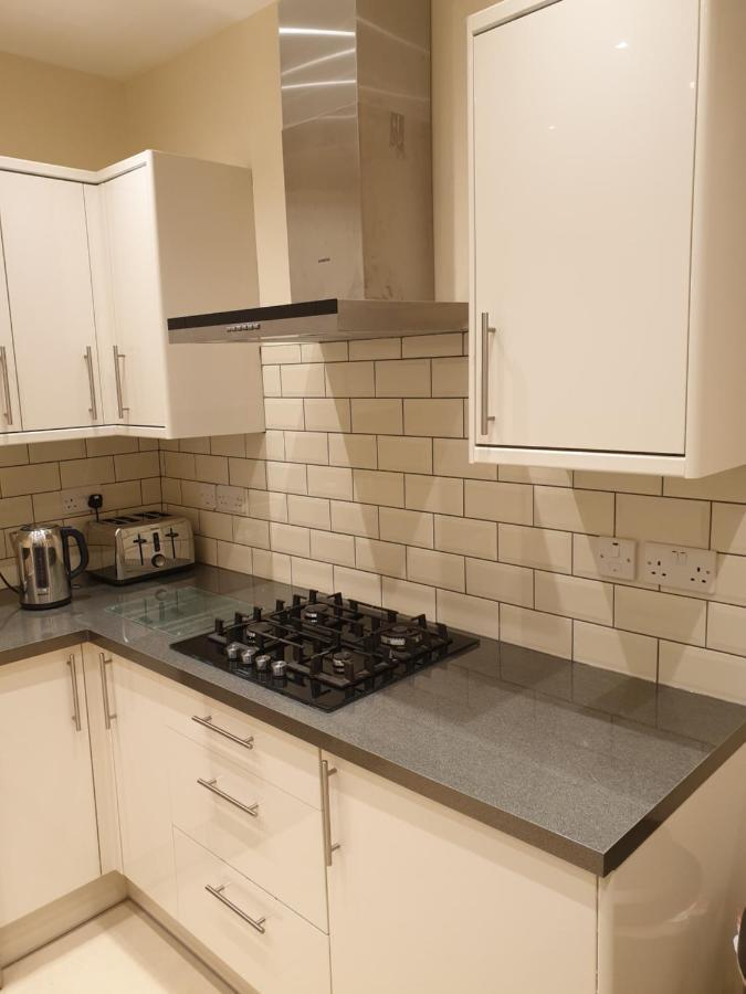 London Luxury Apartments 5 Min Walk From Ilford Station, With Free Parking Free Wifi ภายนอก รูปภาพ