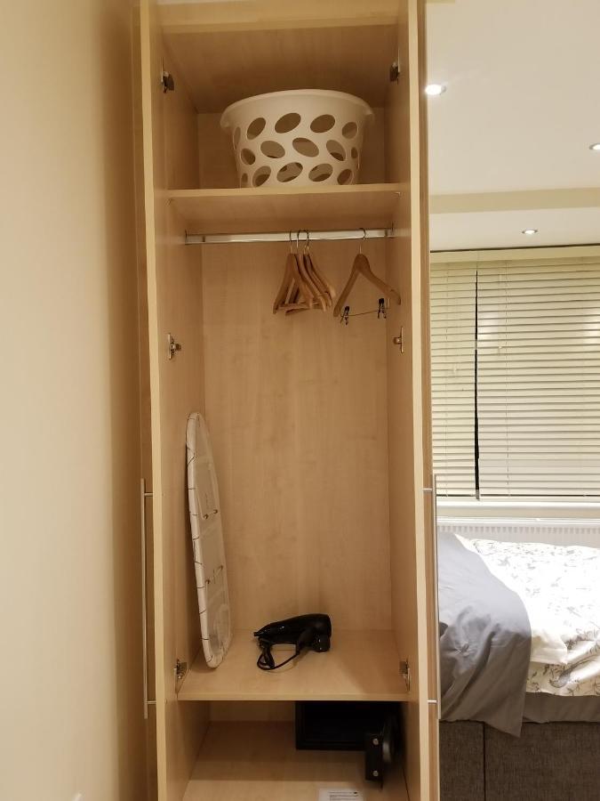 London Luxury Apartments 5 Min Walk From Ilford Station, With Free Parking Free Wifi ภายนอก รูปภาพ