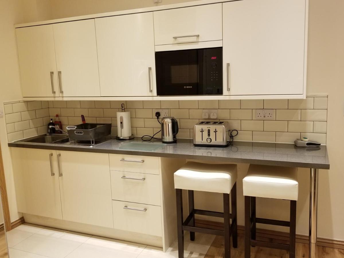 London Luxury Apartments 5 Min Walk From Ilford Station, With Free Parking Free Wifi ภายนอก รูปภาพ