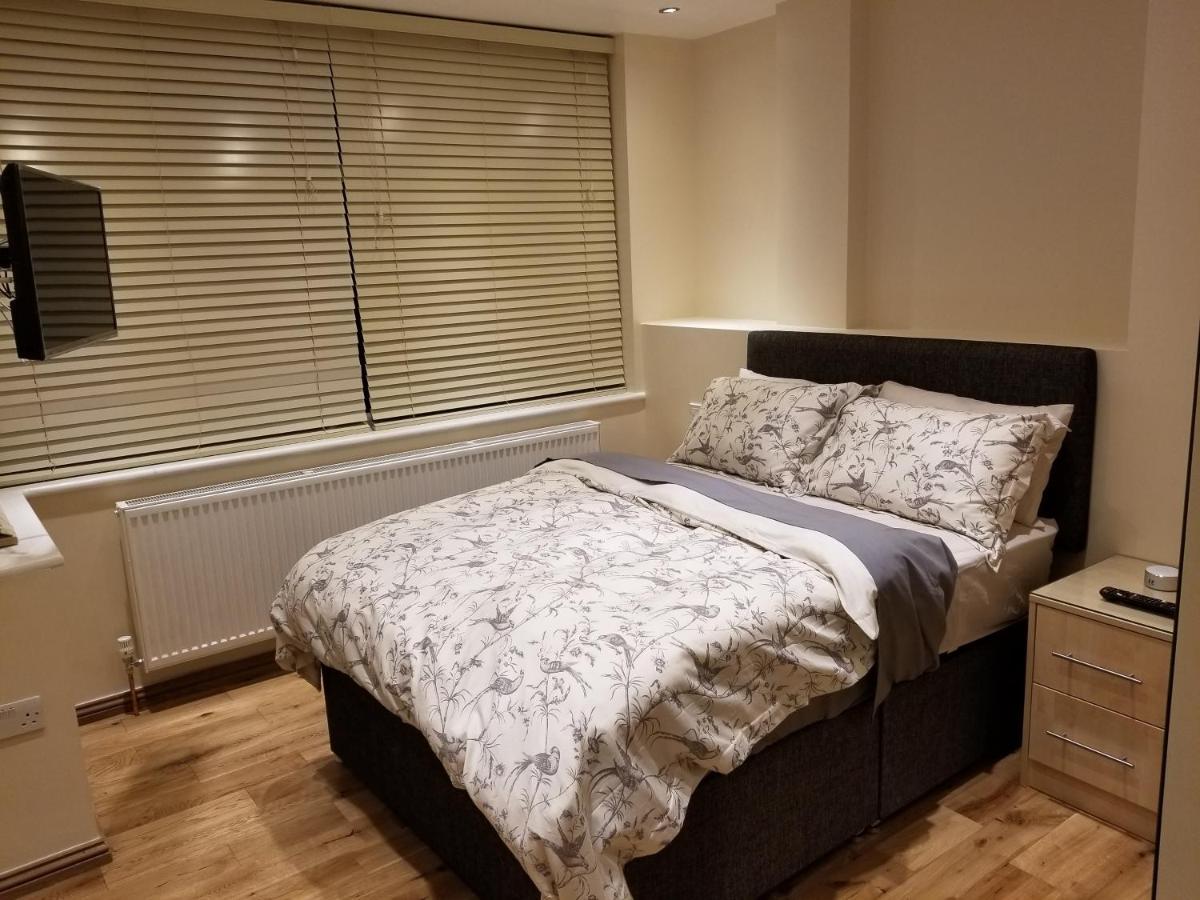 London Luxury Apartments 5 Min Walk From Ilford Station, With Free Parking Free Wifi ภายนอก รูปภาพ