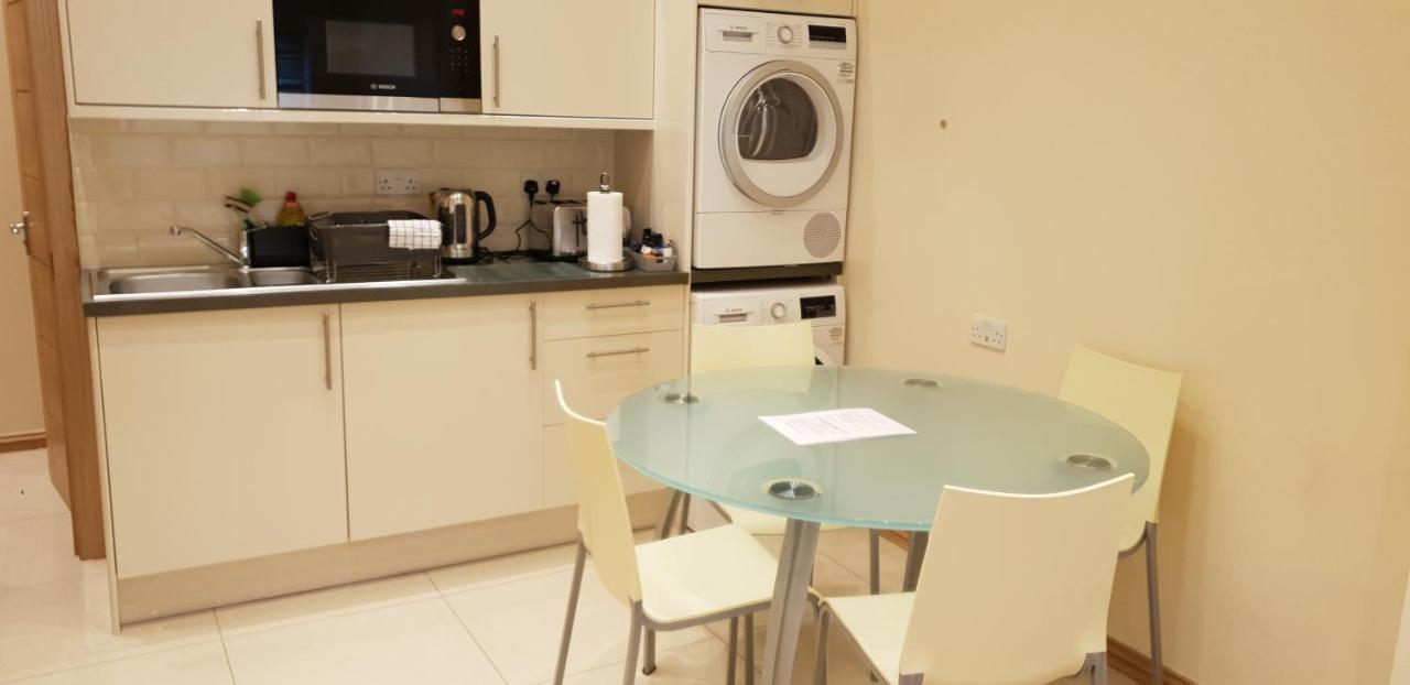 London Luxury Apartments 5 Min Walk From Ilford Station, With Free Parking Free Wifi ภายนอก รูปภาพ