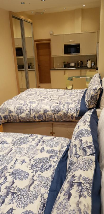 London Luxury Apartments 5 Min Walk From Ilford Station, With Free Parking Free Wifi ภายนอก รูปภาพ