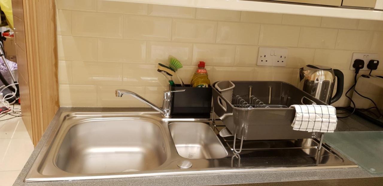 London Luxury Apartments 5 Min Walk From Ilford Station, With Free Parking Free Wifi ภายนอก รูปภาพ