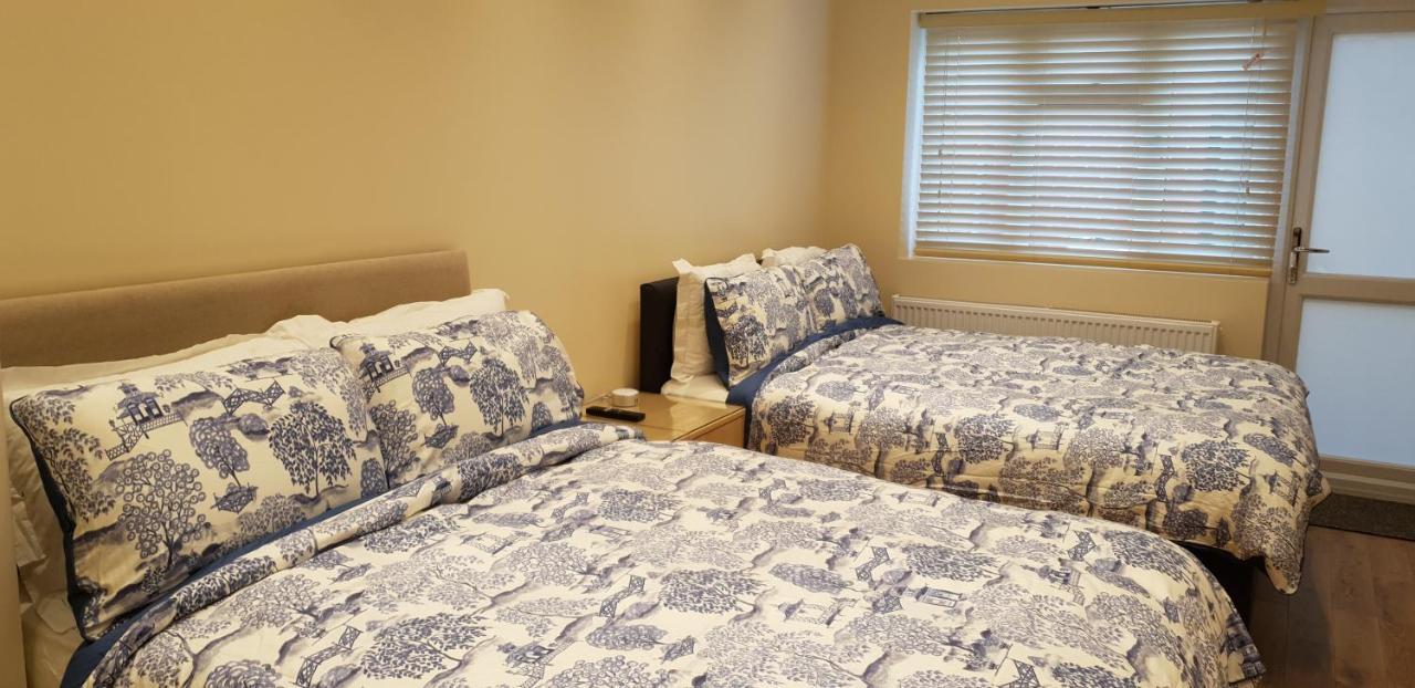 London Luxury Apartments 5 Min Walk From Ilford Station, With Free Parking Free Wifi ภายนอก รูปภาพ