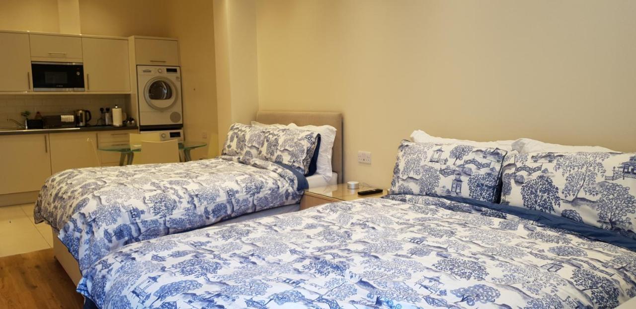 London Luxury Apartments 5 Min Walk From Ilford Station, With Free Parking Free Wifi ภายนอก รูปภาพ