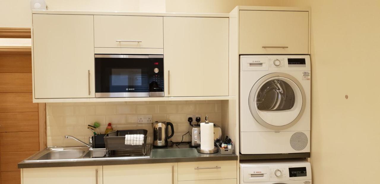 London Luxury Apartments 5 Min Walk From Ilford Station, With Free Parking Free Wifi ภายนอก รูปภาพ