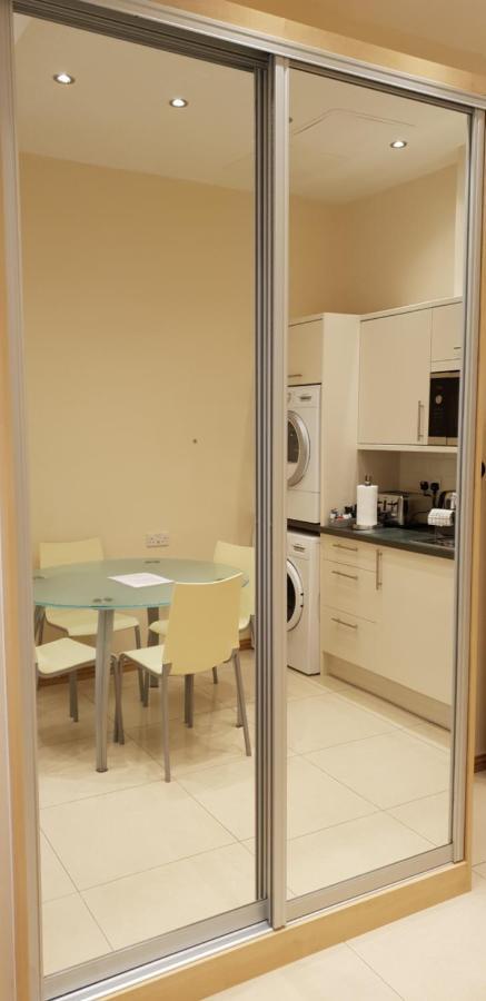 London Luxury Apartments 5 Min Walk From Ilford Station, With Free Parking Free Wifi ภายนอก รูปภาพ