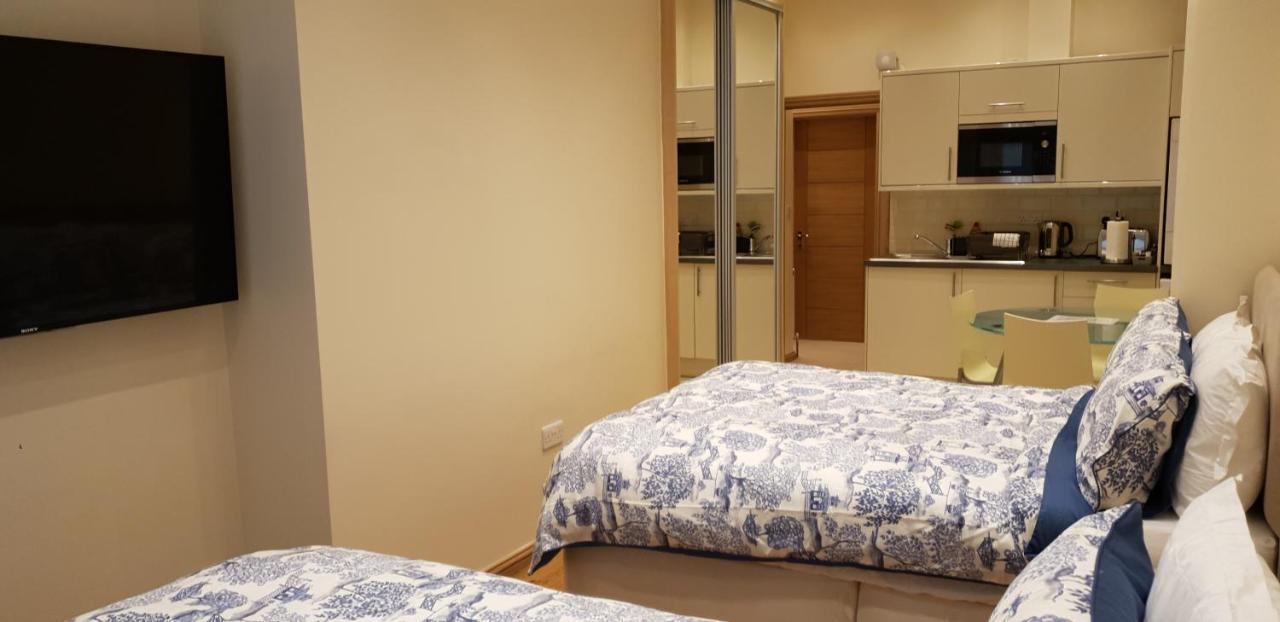 London Luxury Apartments 5 Min Walk From Ilford Station, With Free Parking Free Wifi ภายนอก รูปภาพ