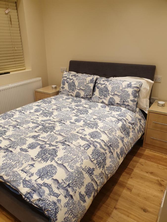 London Luxury Apartments 5 Min Walk From Ilford Station, With Free Parking Free Wifi ภายนอก รูปภาพ