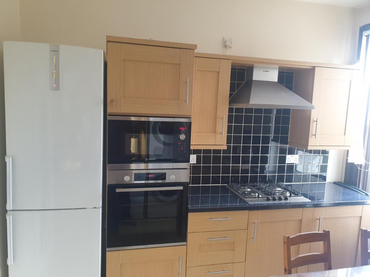 London Luxury Apartments 5 Min Walk From Ilford Station, With Free Parking Free Wifi ภายนอก รูปภาพ