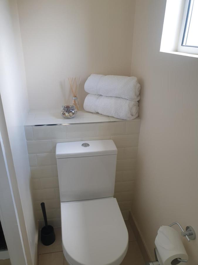 London Luxury Apartments 5 Min Walk From Ilford Station, With Free Parking Free Wifi ภายนอก รูปภาพ