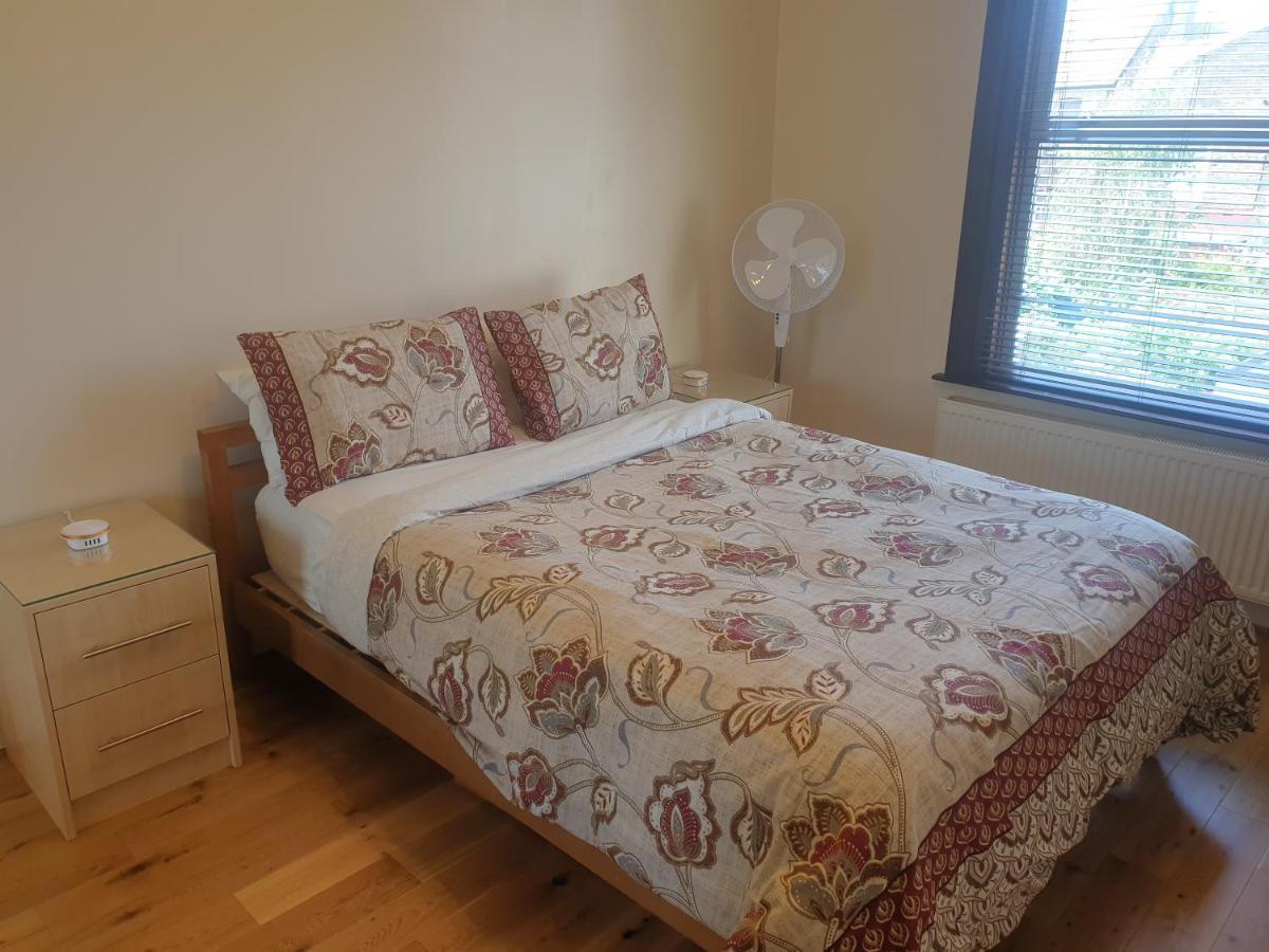 London Luxury Apartments 5 Min Walk From Ilford Station, With Free Parking Free Wifi ภายนอก รูปภาพ