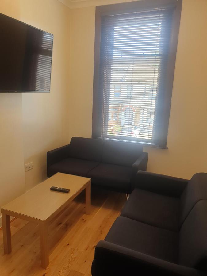 London Luxury Apartments 5 Min Walk From Ilford Station, With Free Parking Free Wifi ภายนอก รูปภาพ