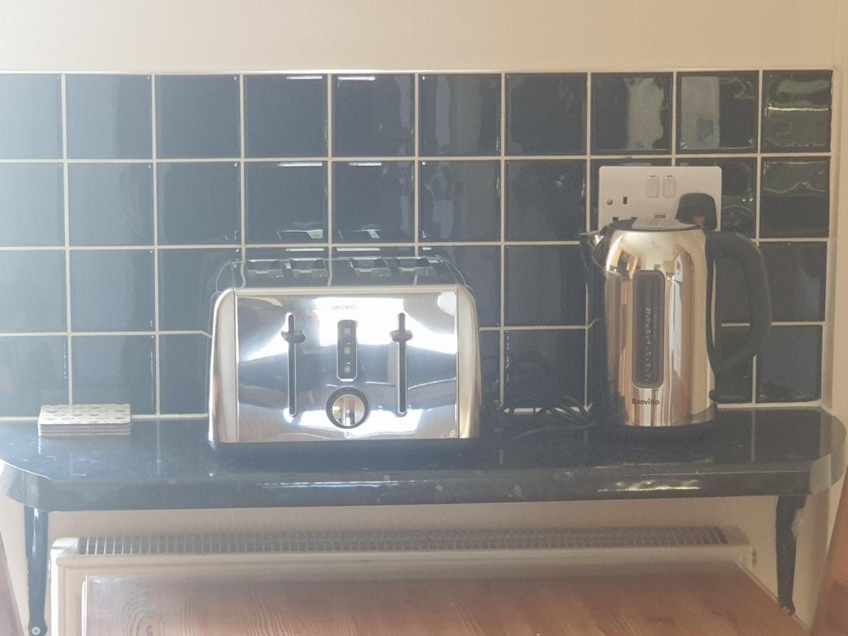 London Luxury Apartments 5 Min Walk From Ilford Station, With Free Parking Free Wifi ภายนอก รูปภาพ