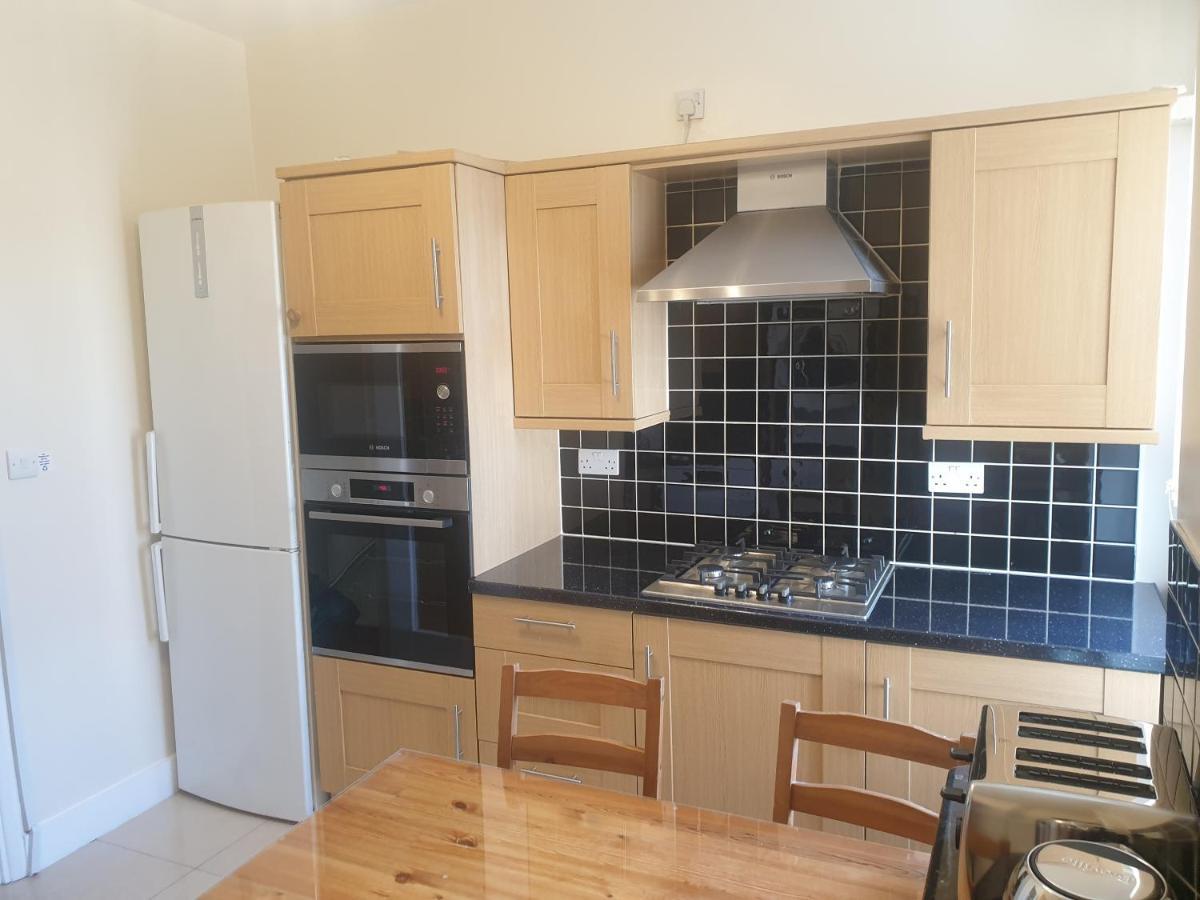 London Luxury Apartments 5 Min Walk From Ilford Station, With Free Parking Free Wifi ภายนอก รูปภาพ