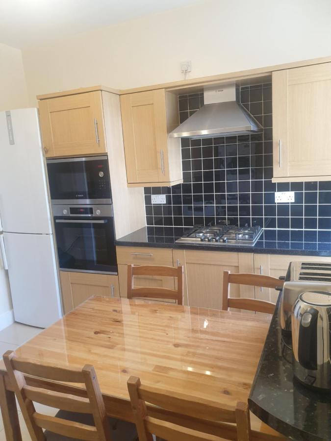 London Luxury Apartments 5 Min Walk From Ilford Station, With Free Parking Free Wifi ภายนอก รูปภาพ