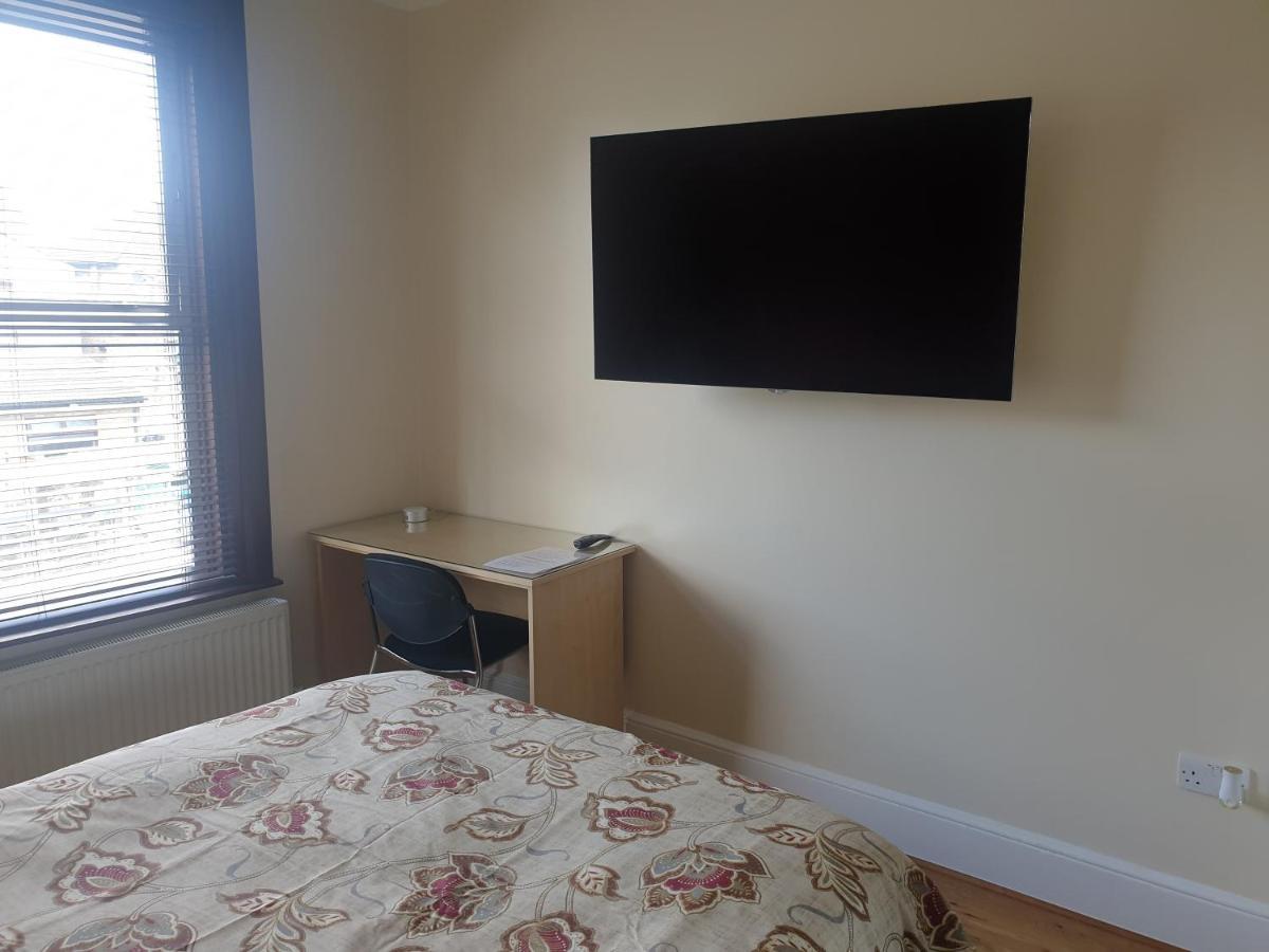 London Luxury Apartments 5 Min Walk From Ilford Station, With Free Parking Free Wifi ภายนอก รูปภาพ