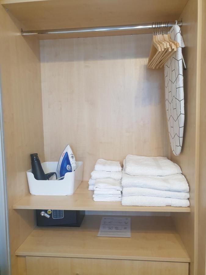 London Luxury Apartments 5 Min Walk From Ilford Station, With Free Parking Free Wifi ภายนอก รูปภาพ