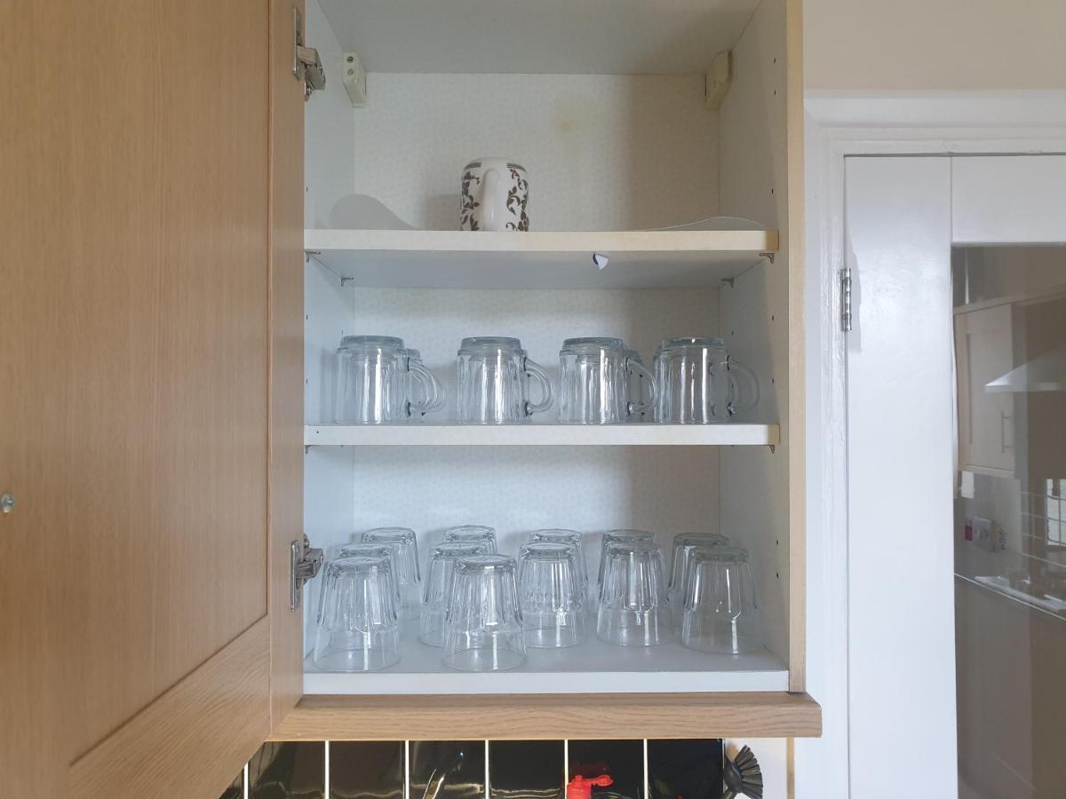 London Luxury Apartments 5 Min Walk From Ilford Station, With Free Parking Free Wifi ภายนอก รูปภาพ