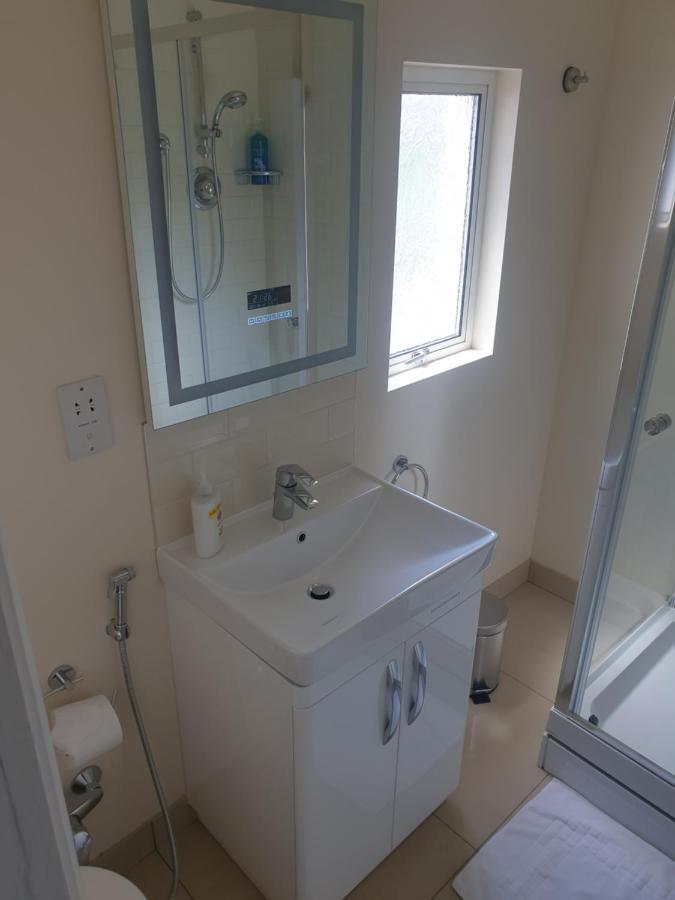 London Luxury Apartments 5 Min Walk From Ilford Station, With Free Parking Free Wifi ภายนอก รูปภาพ