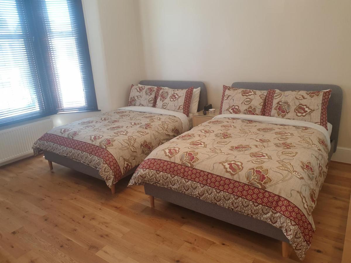 London Luxury Apartments 5 Min Walk From Ilford Station, With Free Parking Free Wifi ภายนอก รูปภาพ